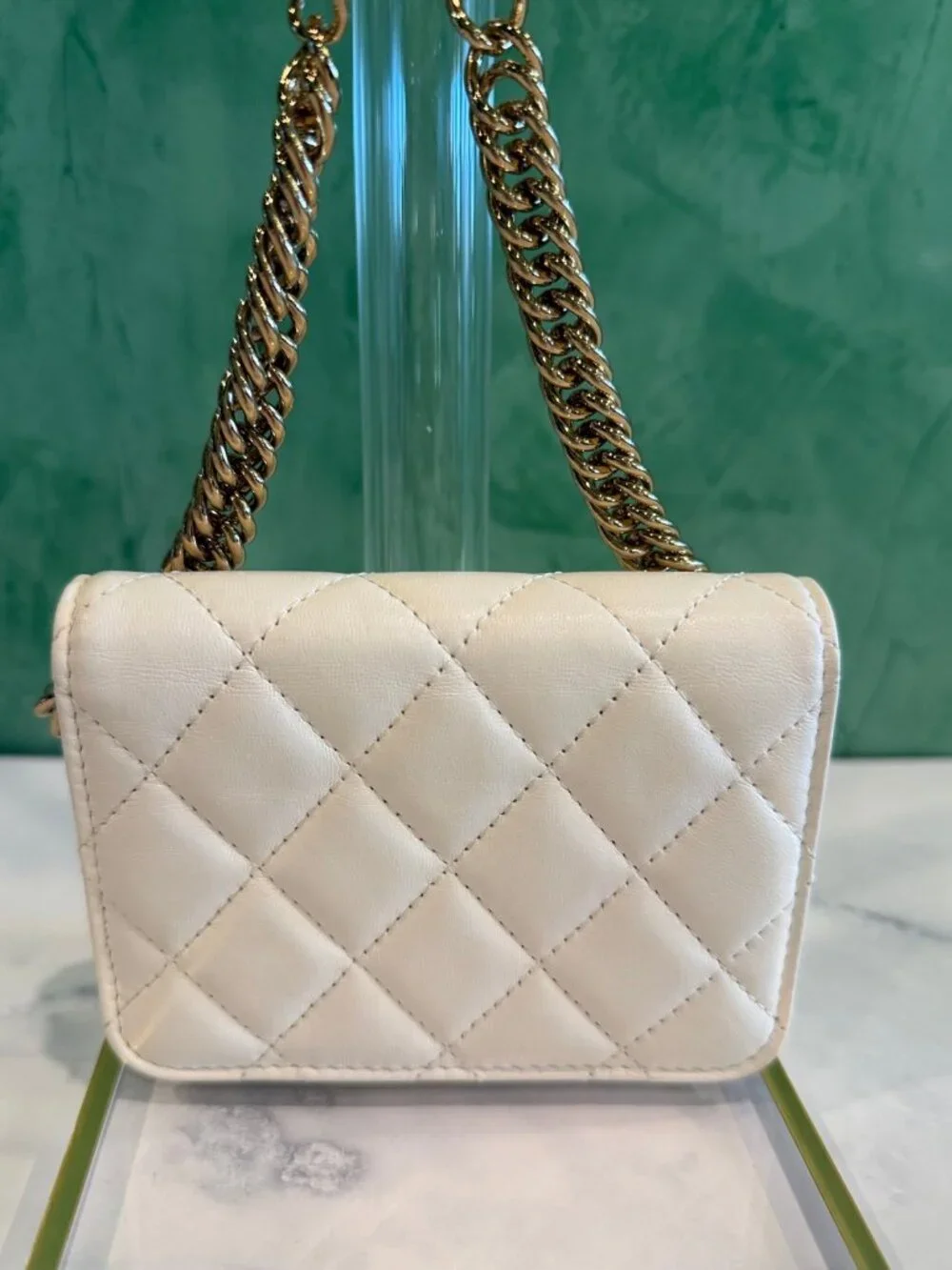 CHANEL 22s enamel